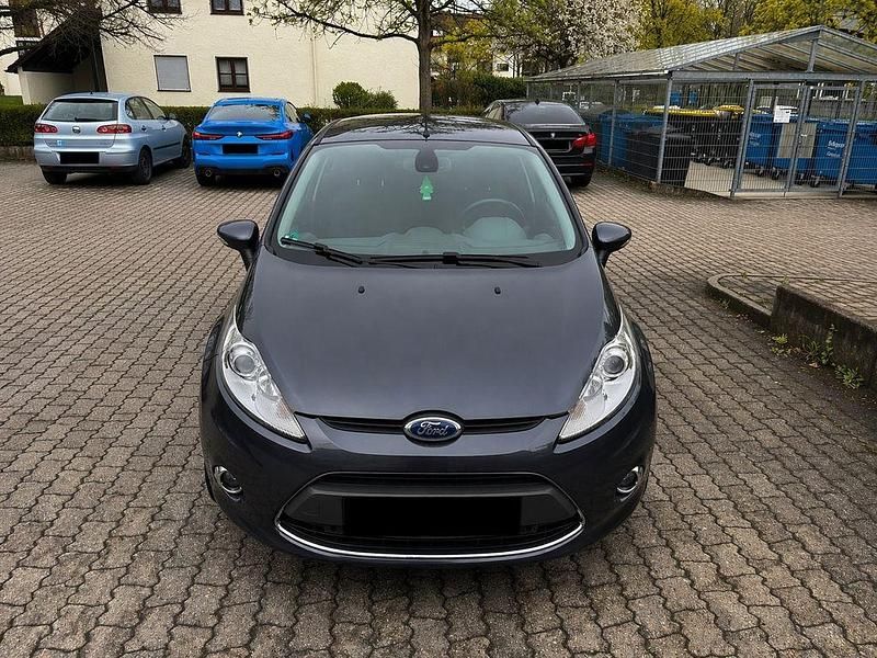 Gebraucht Ford Fiesta Trend 97 PS (71 kW) 2010 Grau Kleinwagen