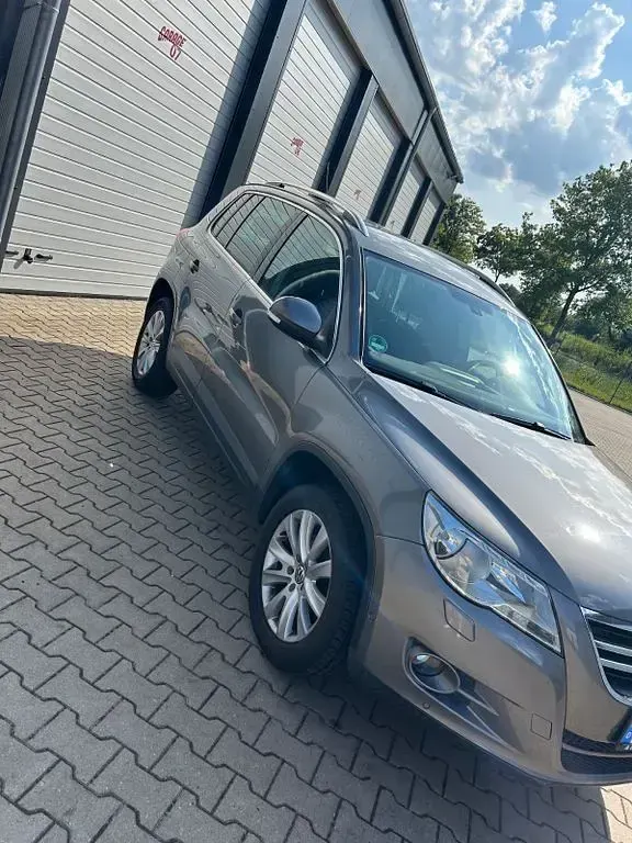 Gebraucht VW Tiguan Team 170 PS (125 kW) 2010 Grau SUV