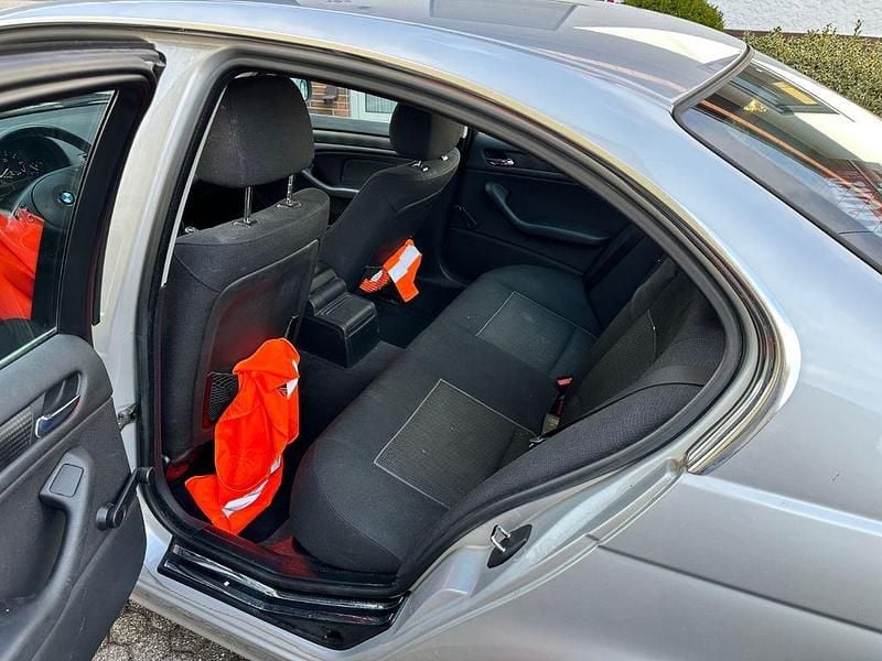 Gebraucht BMW 325 192 PS (141 kW) 2003 Silber Limousine