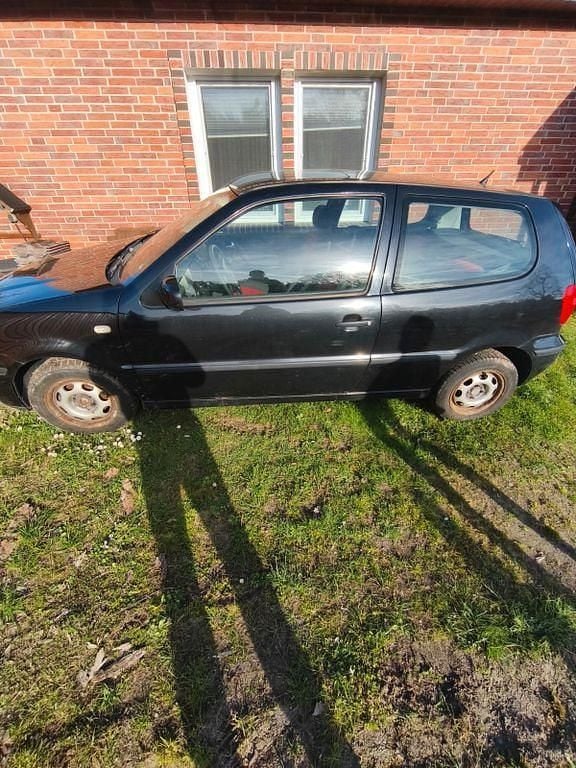 Second-hand VW Polo Basis 60 CP (44 kW) 1999 Negru Berlinǎ