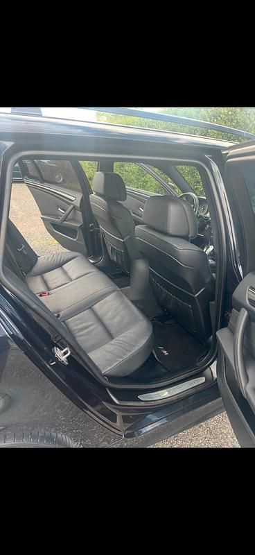 Gebraucht BMW 525 197 PS (144 kW) 2009 Schwarz Kombi