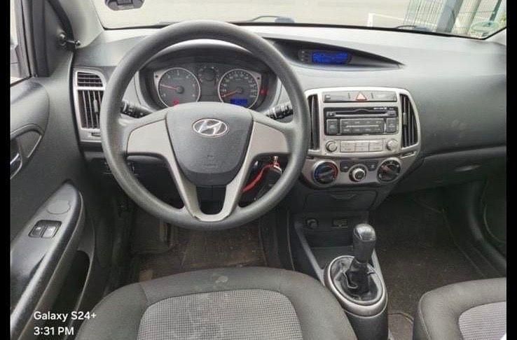 Gebraucht Hyundai i20 Edition 75 PS (55 kW) 2014 Weiß Limousine