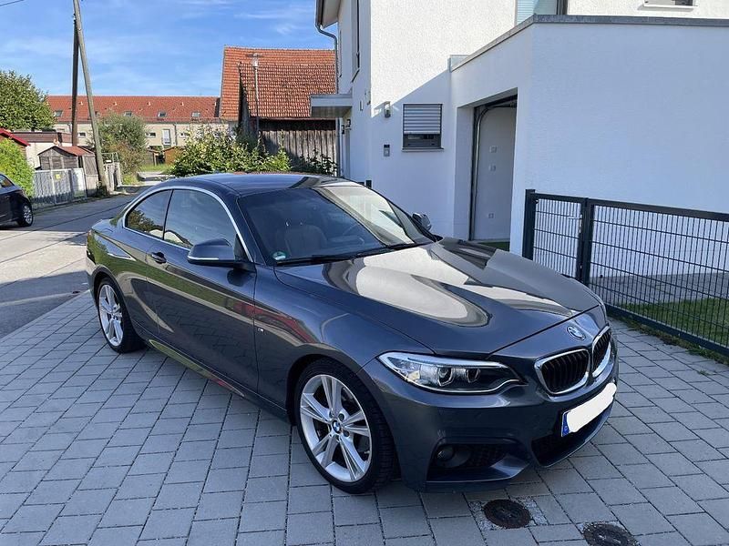 Grau Gebraucht 2014 BMW 220 Sport Line Coupé | 17.800 € (Fairer Preis) - Bild 1/4