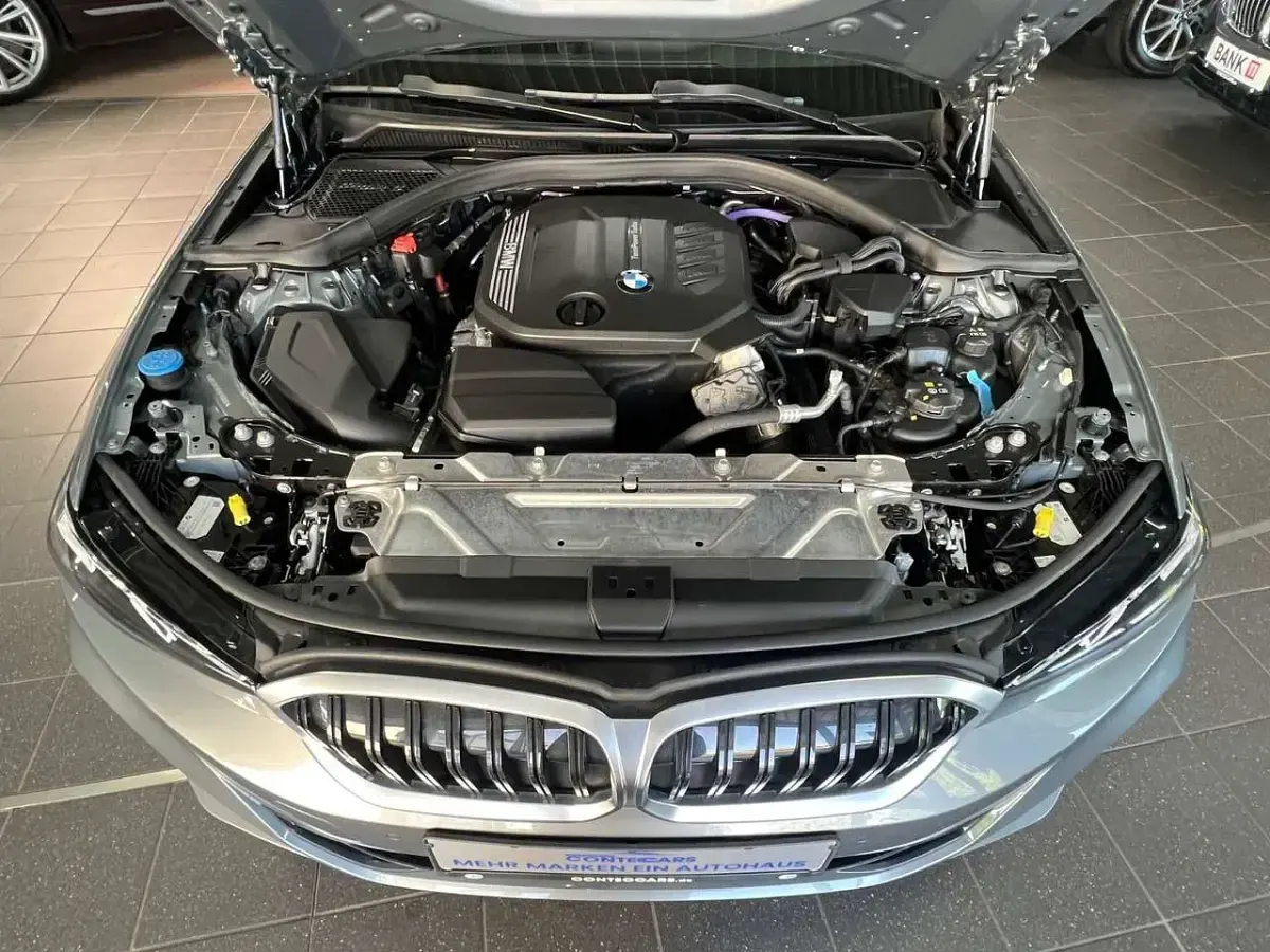 Gebraucht BMW 320 Sport Line 190 PS (139 kW) 2023 Skyscraper grau Kombi
