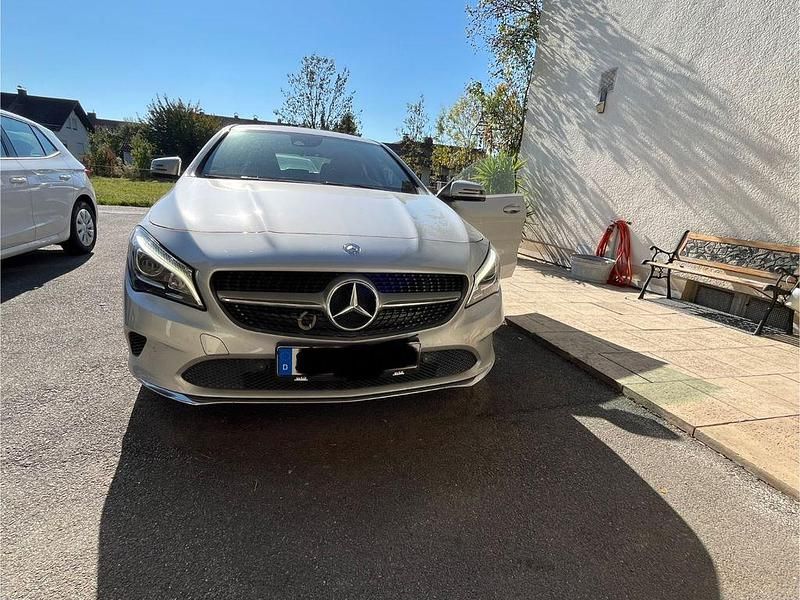 Gebraucht Mercedes CLA180 122 PS (89 kW) 2017 Silber Limousine