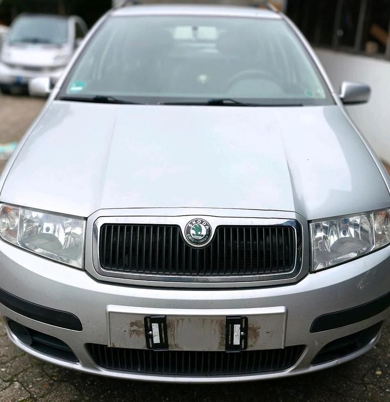 Silber Gebraucht 2005 Skoda Fabia Kombi | 1.380 € (Fairer Preis) - Bild 1/4