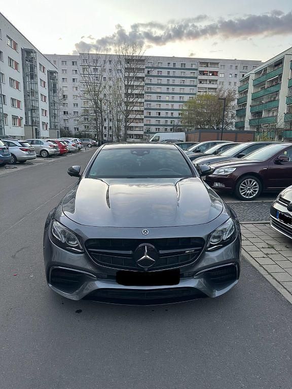 Schwarz Gebraucht 2018 Mercedes E63S AMG Limousine | 58.999 € (Guter Preis) - Bild 1/2