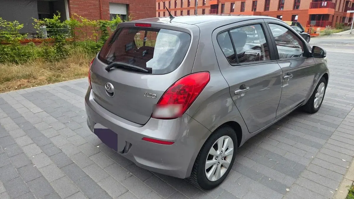 Gebraucht Hyundai i20 86 PS (63 kW) 2013 Grau Kleinwagen