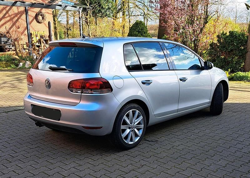 Gebraucht VW Golf VI Highline 122 PS (89 kW) 2011 Silber Kleinwagen