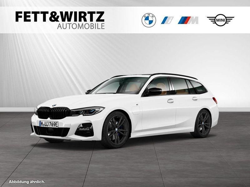 Gebraucht BMW 330e M Sport 292 PS (214 kW) 2021 Alpinweiss Kombi