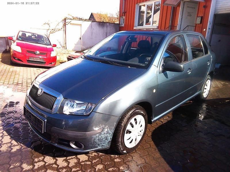 Grau Gebraucht 2005 Skoda Fabia Classic Kleinwagen | 990 € (Guter Preis) - Bild 1/4