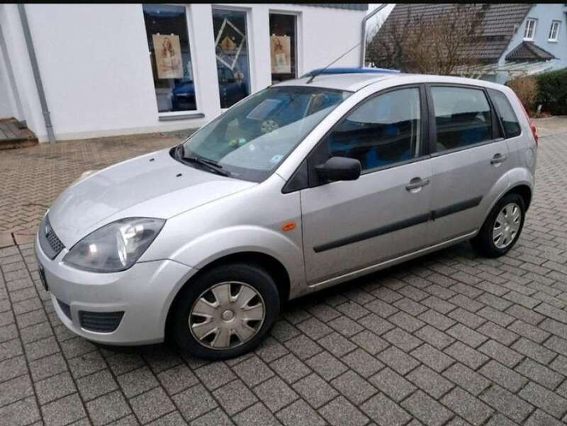 Silber Gebraucht 2007 Ford Fiesta Ambiente Kleinwagen | 900 € (Guter Preis) - Bild 1/4