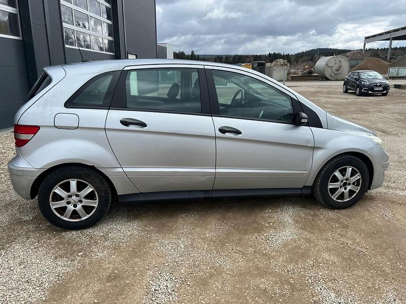 Gebraucht Mercedes B170 115 PS (84 kW) 2008 Silber Van / Kleinbus