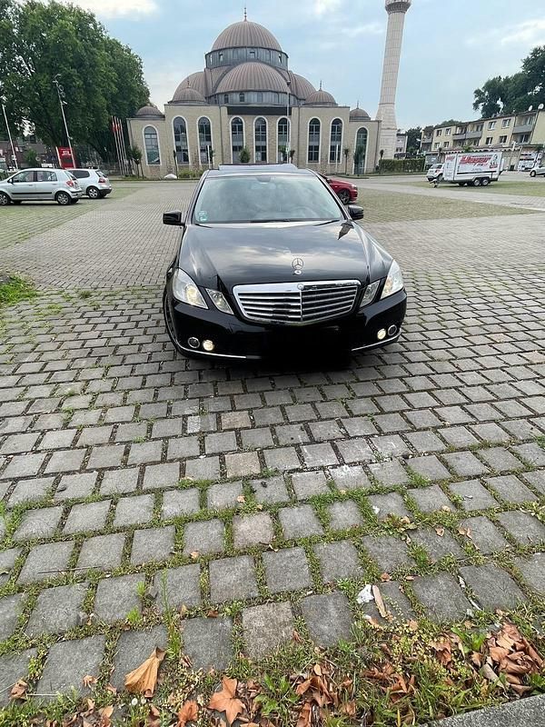 Gebraucht Mercedes E250 204 PS (150 kW) 2011 Schwarz Limousine