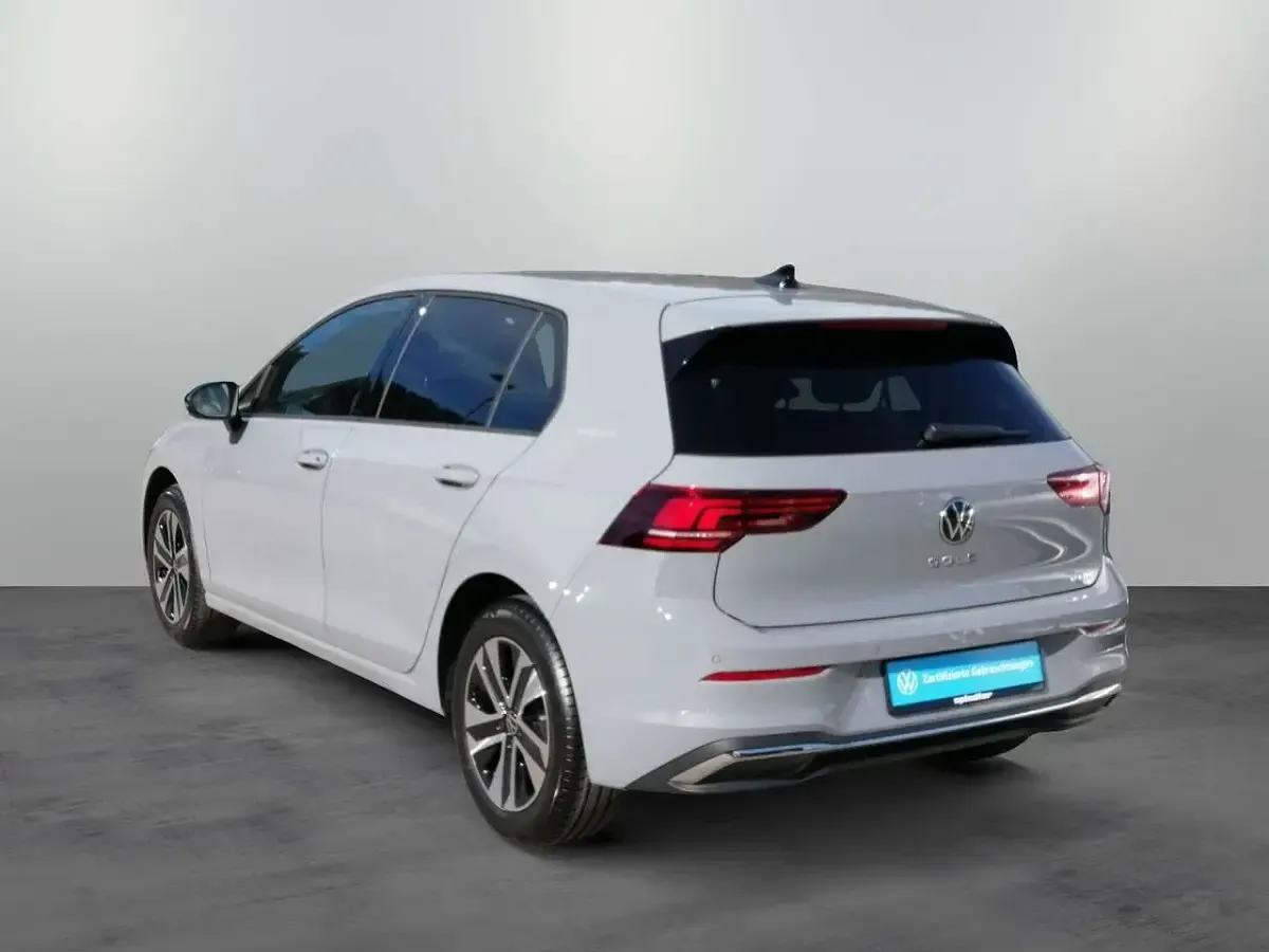 Gebraucht VW Golf VIII 150 PS (110 kW) 2026 Mondsteingrau Limousine