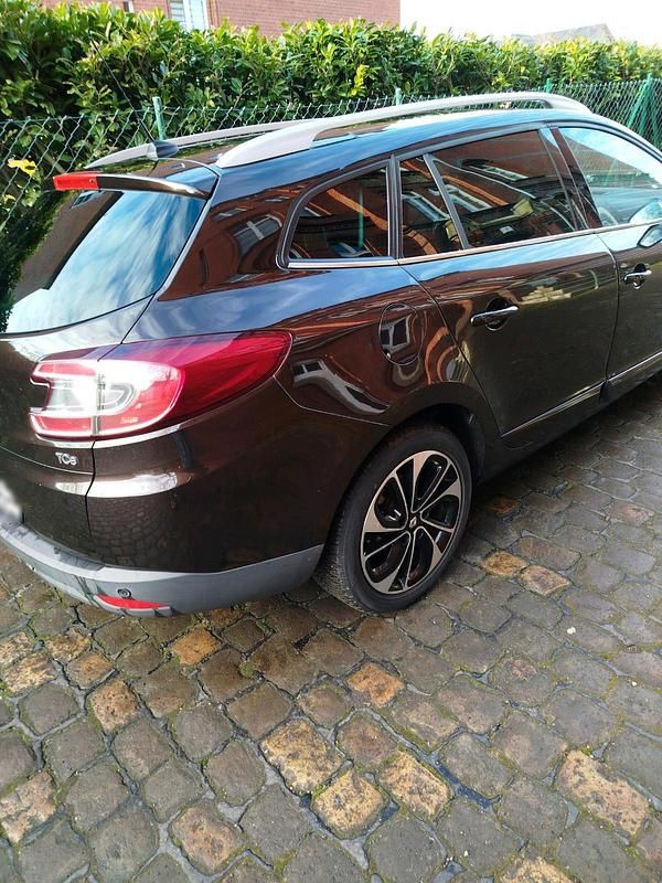 Gebraucht Renault Mégane Bose Edition 131 PS (96 kW) 2014 Braun Limousine