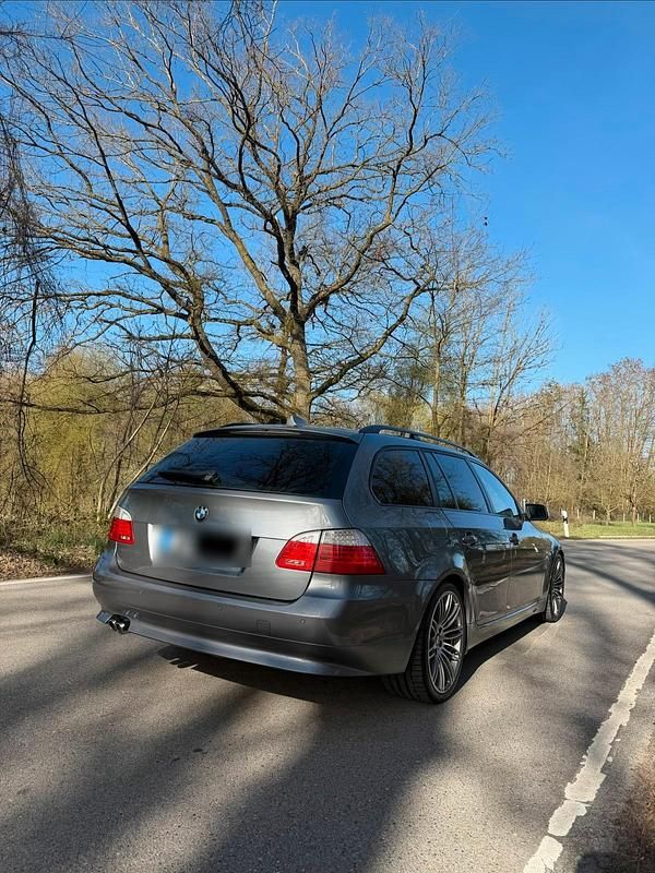 Gebraucht BMW 525 197 PS (144 kW) 2007 Grau Kombi