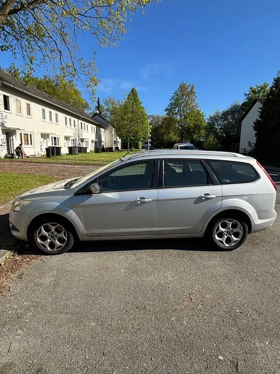 Gebraucht Ford Focus Style 110 PS (80 kW) 2009 Grau Kombi