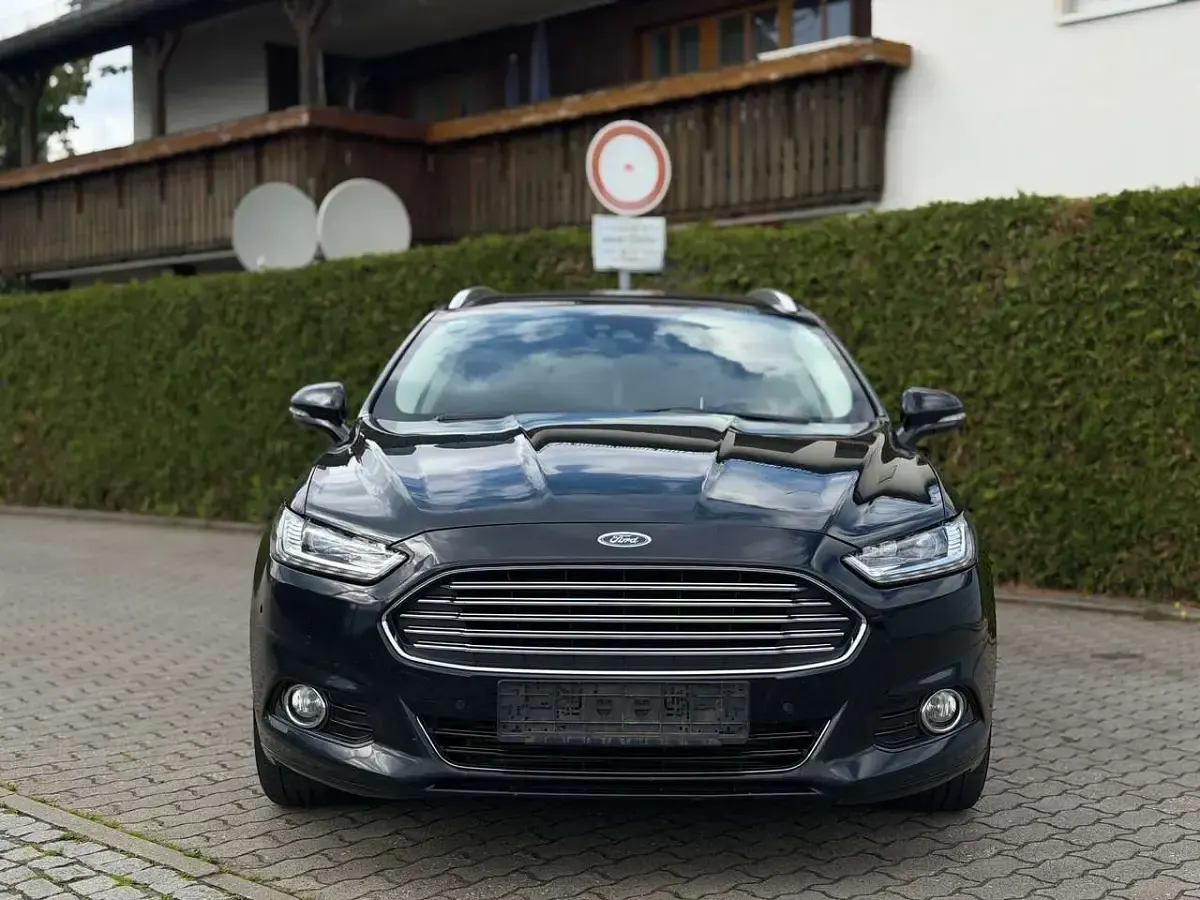 Gebraucht Ford Mondeo Titanium 179 PS (131 kW) 2016 Iridiumschwarz metallic Kombi