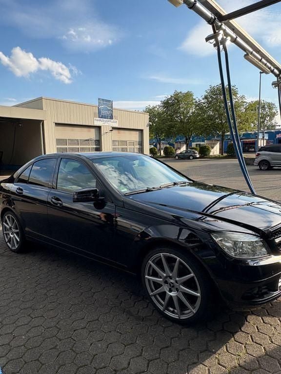 Schwarz Gebraucht 2009 Mercedes C280 Limousine | 10.500 € (Fairer Preis) - Bild 1/4