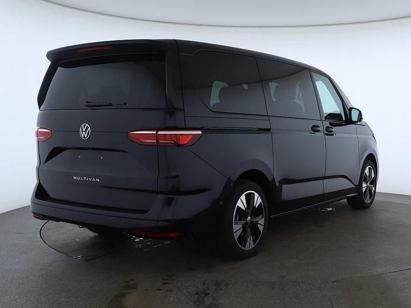 Gebraucht VW Multivan Style 150 PS (110 kW) 2024 Deep black perleffekt Van