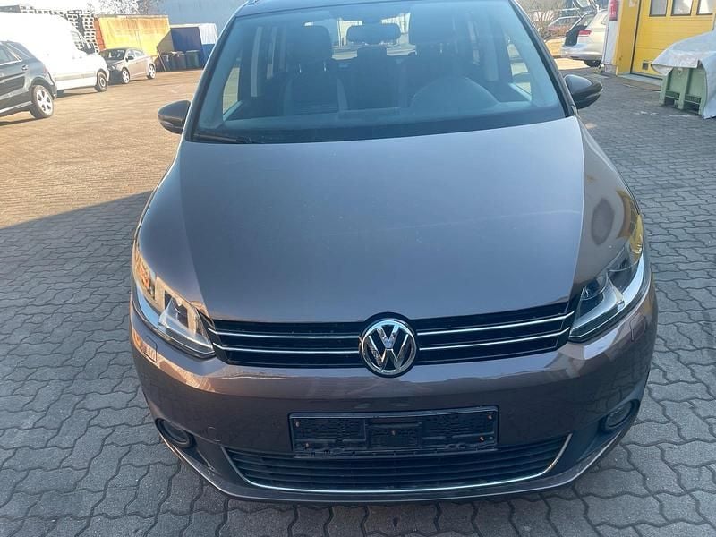 Gebraucht VW Touran Life 106 PS (77 kW) 2014 Braun Van / Kleinbus