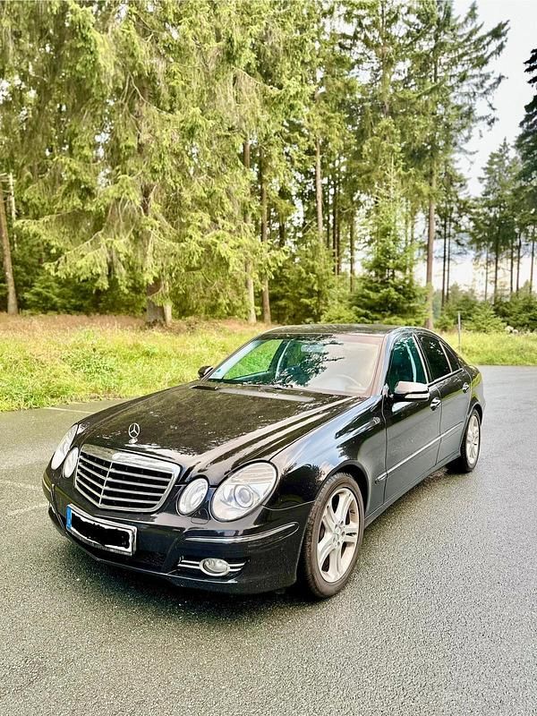 Gebraucht Mercedes E200 Avantgarde 184 PS (135 kW) 2007 Schwarz Limousine