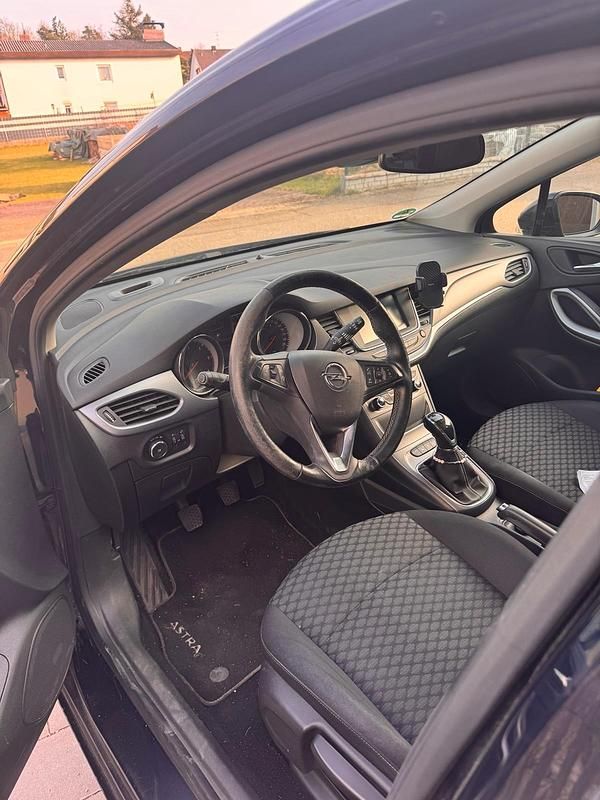 Gebraucht Opel Astra 110 PS (80 kW) 2018 Blau Limousine