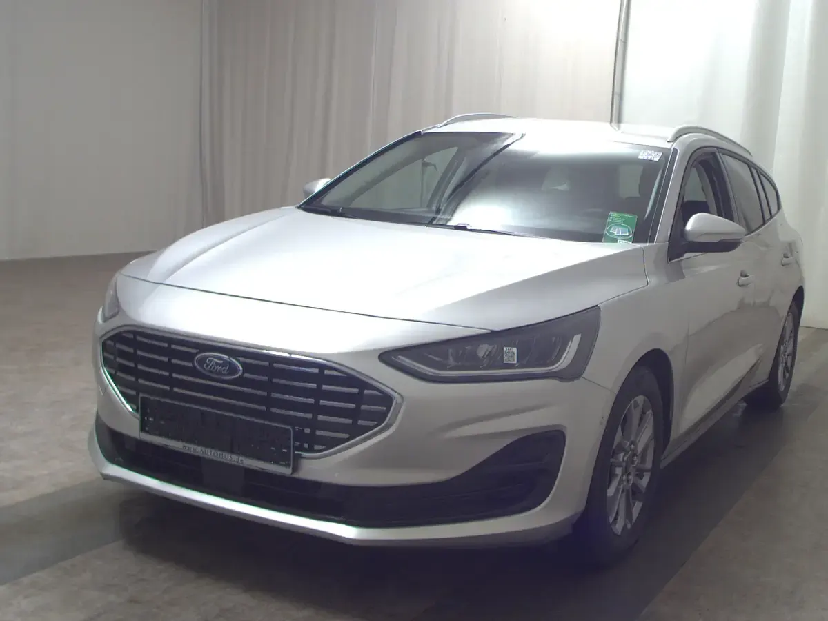 Usado Ford Focus Titanium X 116 CV (85 kW) 2023 Plateado Berlina