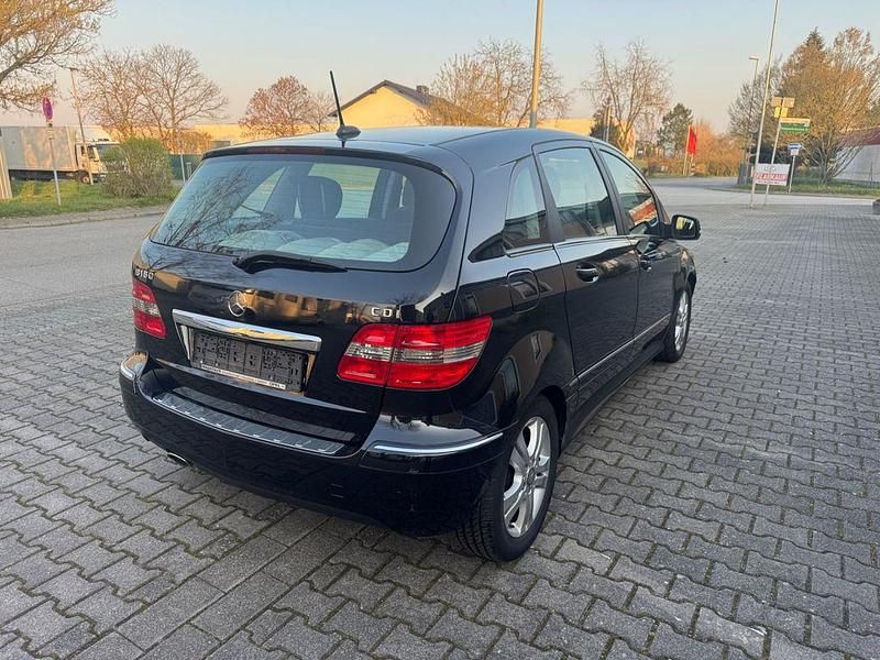 Gebraucht Mercedes B180 109 PS (80 kW) 2010 Schwarz Van / Kleinbus