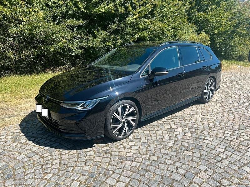 Schwarz Gebraucht 2021 VW Golf VIII R-line Kombi | 23.990 € (Fairer Preis) - Bild 1/4