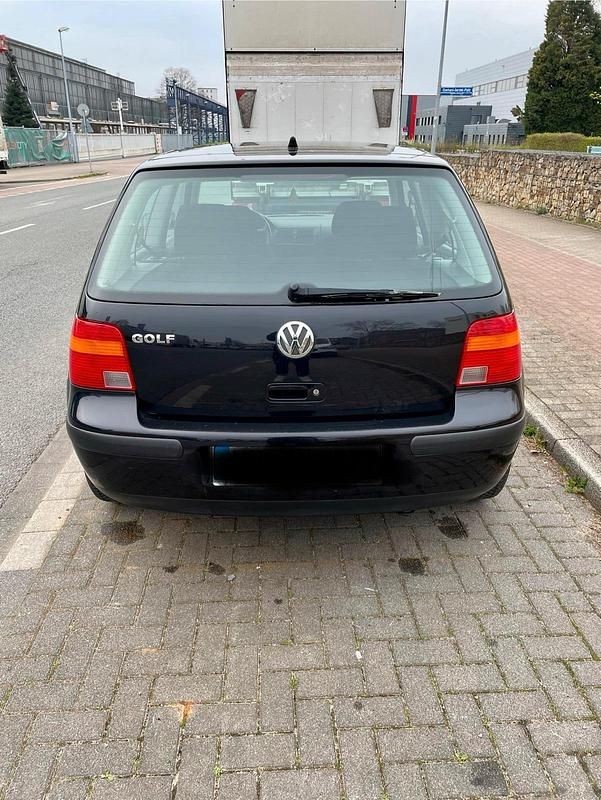 Gebraucht VW Golf IV 75 PS (55 kW) 2001 Schwarz Kleinwagen