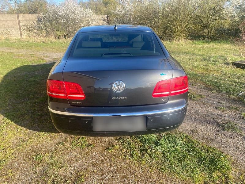 Gebraucht VW Phaeton 239 PS (175 kW) 2011 Grau Limousine