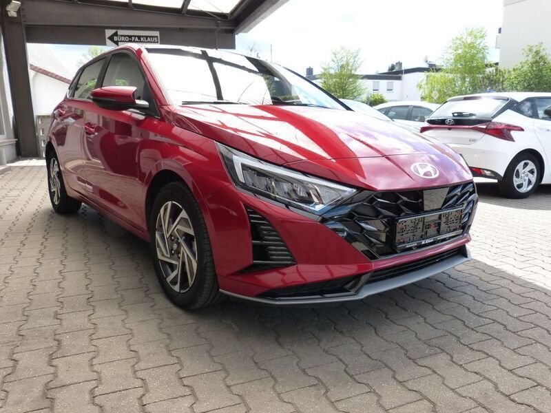 Rot Gebraucht 2024 Hyundai i20 Advanced Limousine | 19.790 € (Fairer Preis) - Bild 1/4