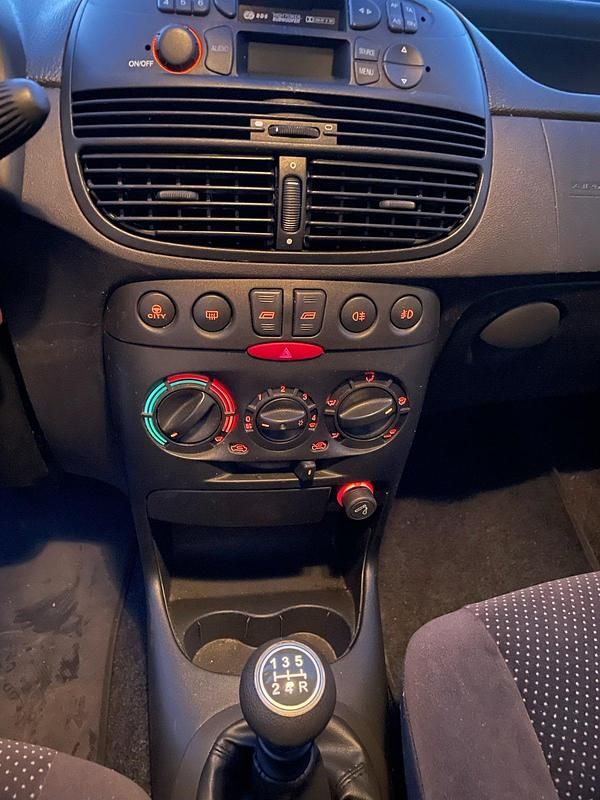 Gebraucht Fiat Punto 80 PS (58 kW) 2002 Schwarz Kleinwagen