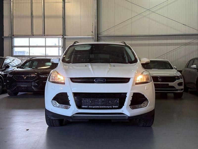 Gebraucht Ford Kuga Titanium 179 PS (131 kW) 2016 Weiß SUV