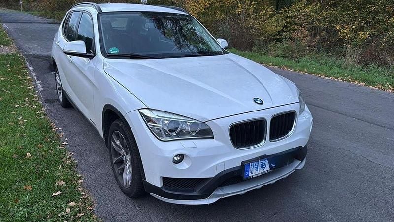 Weiß Gebraucht 2015 BMW X1 SUV | 12.300 € (Guter Preis) - Bild 1/4