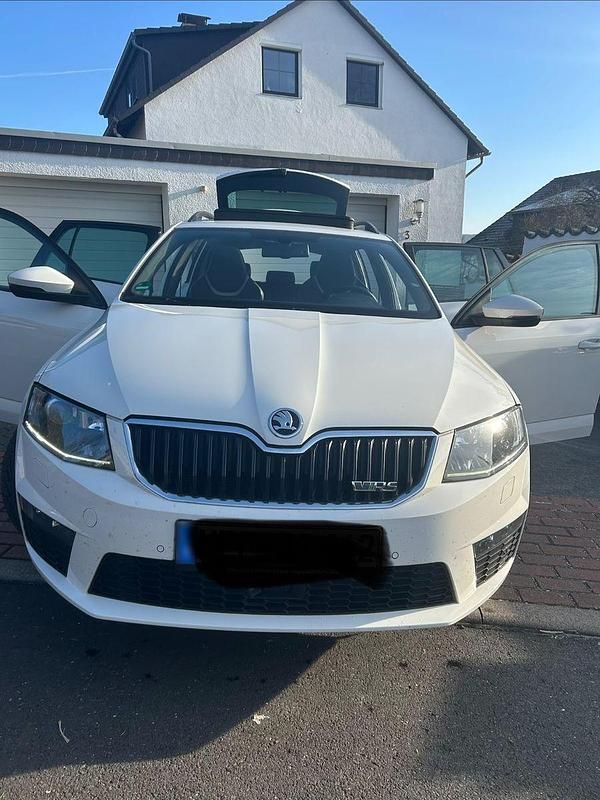 Gebraucht Skoda Octavia vRS 184 PS (135 kW) 2014 Weiß Kleinwagen