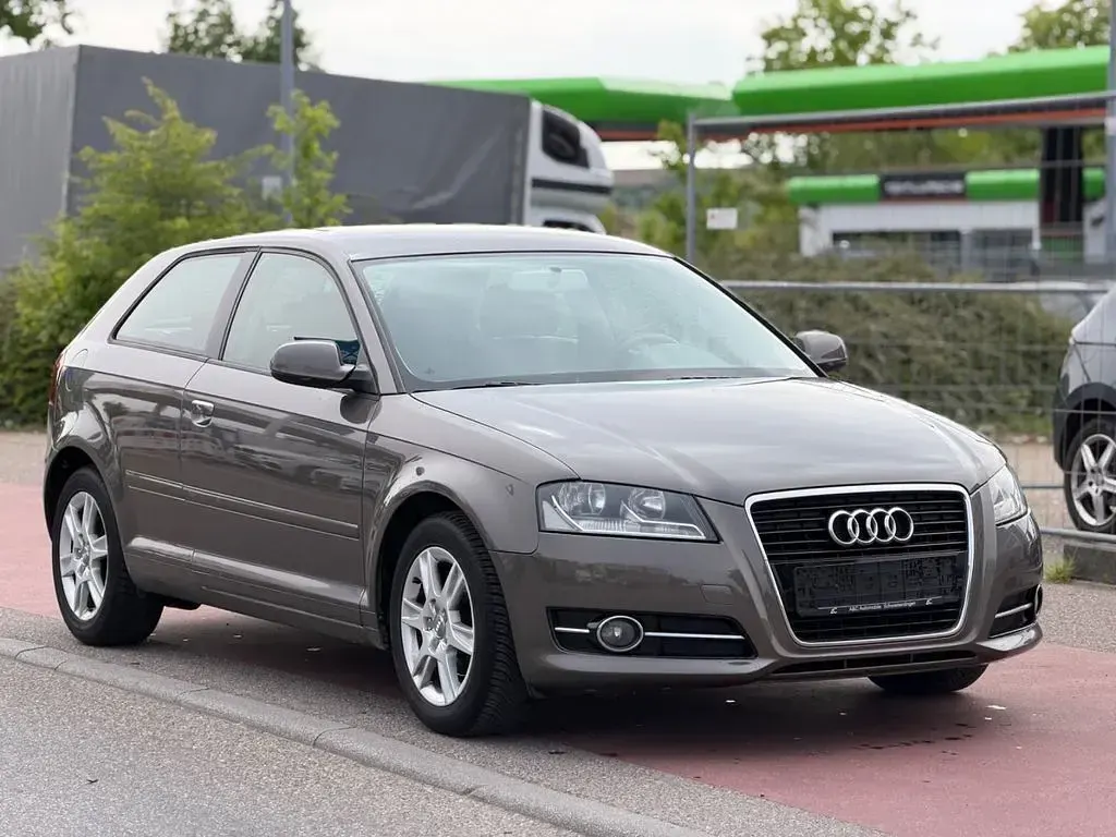 Gebraucht Audi A3 Attraction 105 PS (77 kW) 2011 Grau Kleinwagen