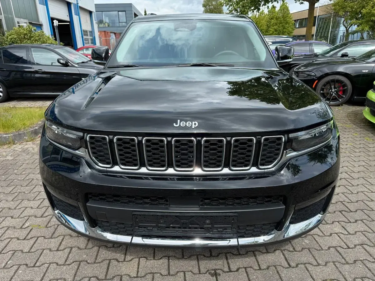 Gebraucht Jeep Grand Cherokee Limited 296 PS (217 kW) 2023 Schwarz SUV