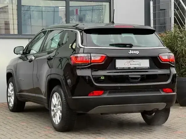 Käytetty Jeep Compass 131 HP (96 kW) 2024 Musta Katumaasturi