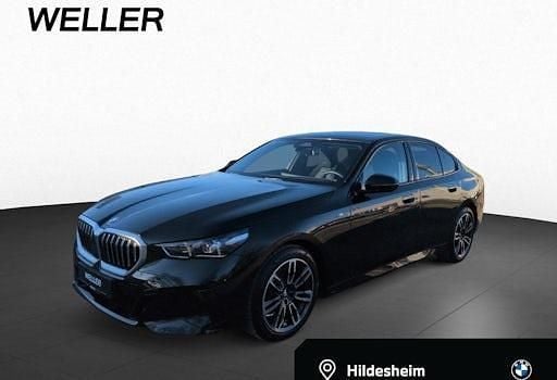 Gebraucht BMW 520 M Sport 197 PS (144 kW) 2025 Black sapphire (schwarz) Limousine
