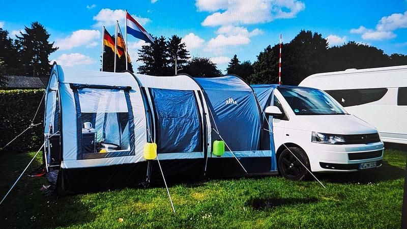Weiß Gebraucht 2014 VW Multivan Edition Van / Kleinbus | 29.500 € (Fairer Preis) - Bild 1/4