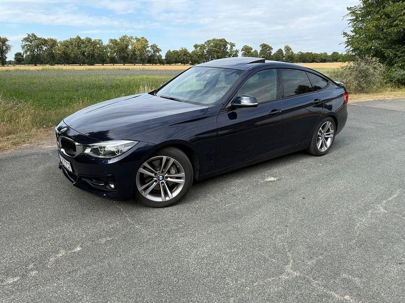 Blau Gebraucht 2018 BMW 340 Gran Turismo Sport Line Limousine | 31.500 € (Fairer Preis) - Bild 1/4