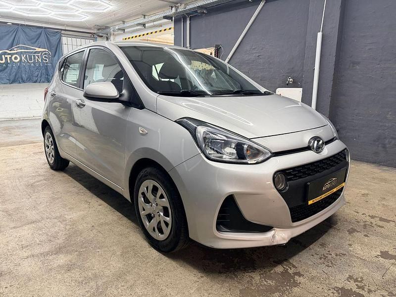 Gebraucht Hyundai i10 Classic 69 PS (50 kW) 2018 Silber Kleinwagen