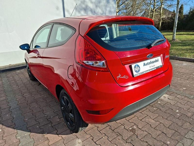 Gebraucht Ford Fiesta Trend 60 PS (44 kW) 2010 Rot Kleinwagen