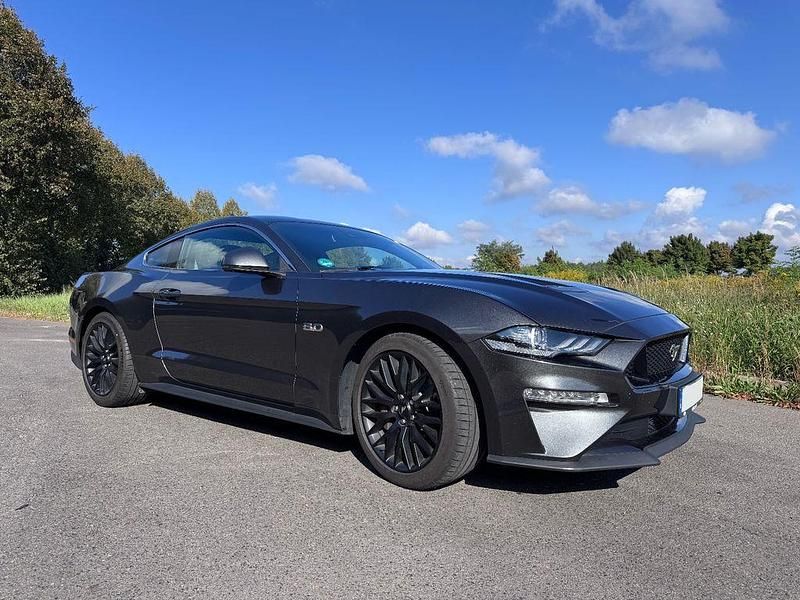 Grau Gebraucht 2019 Ford Mustang GT Premium Coupé | 34.200 € (Fairer Preis) - Bild 1/4