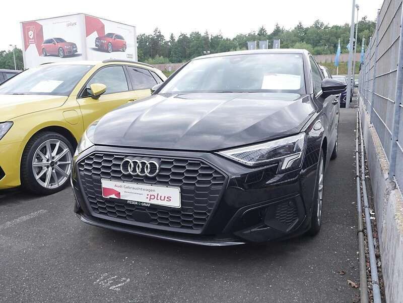 Brillantschwarz Gebraucht 2022 Audi A3 e-tron Kleinwagen | 22.746 € (Guter Preis) - Bild 1/2