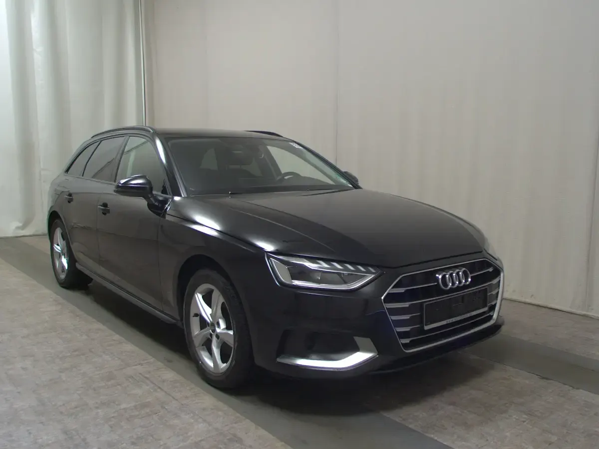 Gebraucht Audi A4 Advanced 163 PS (119 kW) 2022 Schwarz Kombi