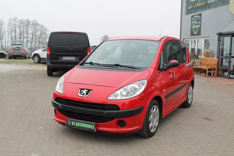 Gebraucht Peugeot 1007 68 PS (50 kW) 2005 Rot Van / Kleinbus
